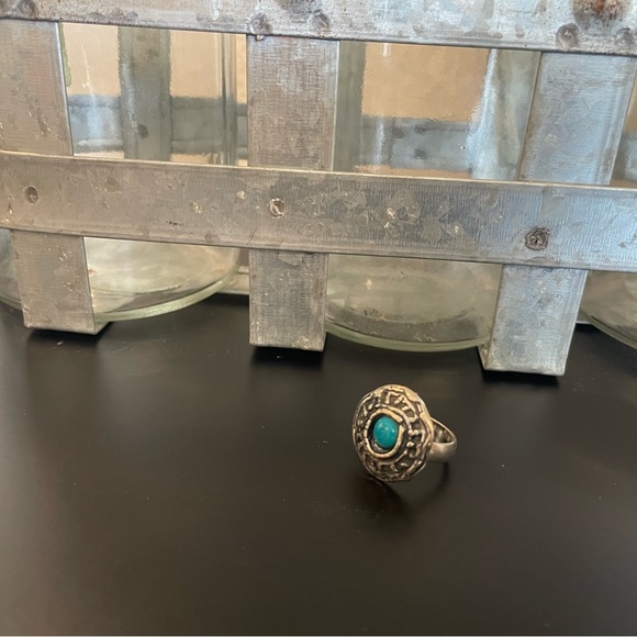 Turquoise/silver ring Size 8 - Picture 2 of 4